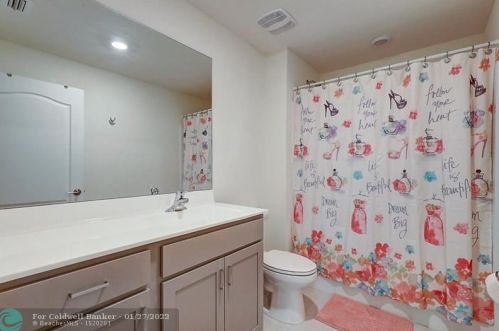 916 Bent Creek Dr, Fort Pierce FL  34947-1330 exterior