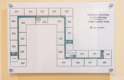 306 Regency Pl, Woodbridge NJ 07095-1036 exterior