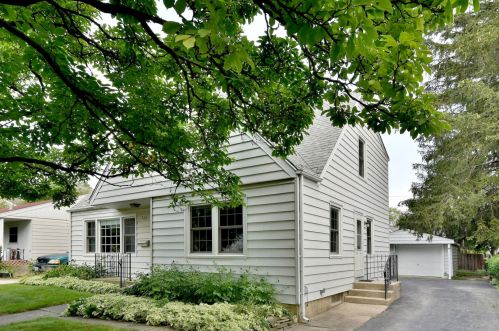 707 Hillside Ave, Elmhurst, IL 60126-4248