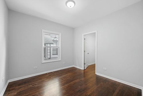 5917 Washtenaw Ave, Chicago IL  60659-3913 exterior