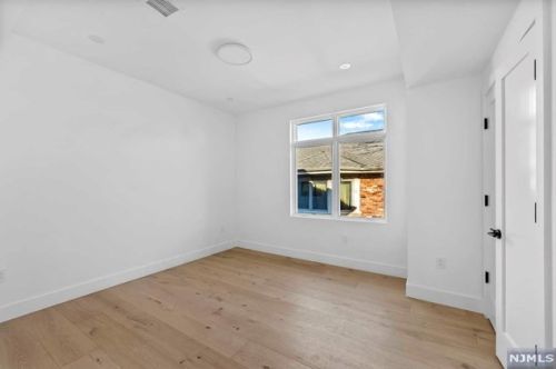 152 Morningside Ln, Palisades Park NJ 07650-1918 exterior