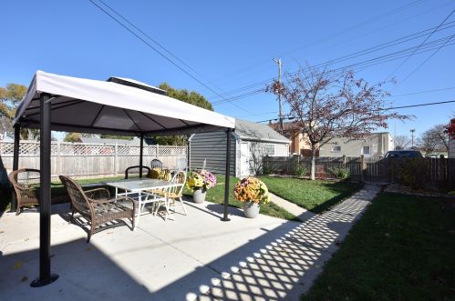 3322 77th St, Milwaukee, WI 53219-3817