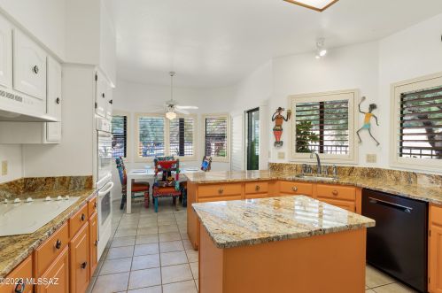 831 Camino Corrida, Tucson AZ 85704-7651 exterior