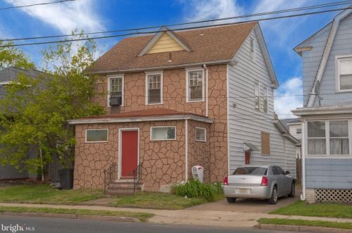 535 Cedar St, Trenton, NJ 08610-1606