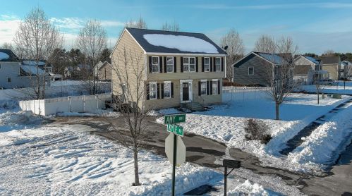 3 Amy Way, Concord NH 03303-1045 exterior