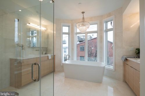 516 21 St, Philadelphia PA 19130-1401 exterior