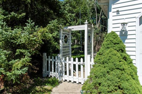 6216 Cross Bend Ct, Kalamazoo, MI 49009-1866