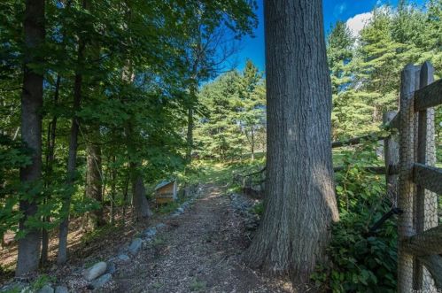 19 Mnr Dr, Poughkeepsie NY 12603-3712 exterior