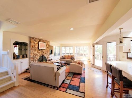 454 Saddle River Rd, Upper Saddle River, NJ 07458-1702