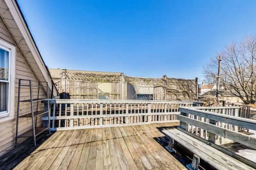 3823 Ravenswood Ave, Chicago IL 60660-2320 exterior