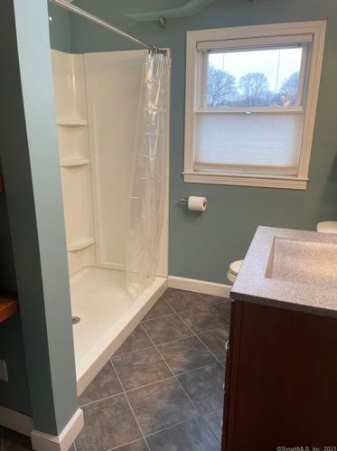 42 Oxford Dr, Enfield CT 06082-2535 exterior