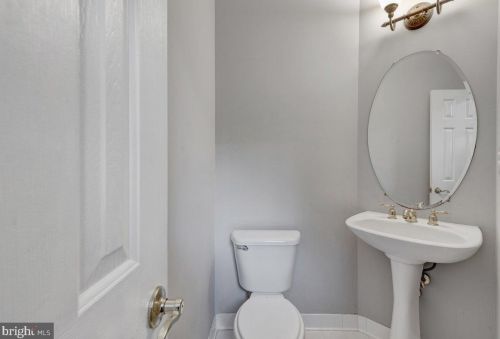 3822 Elmwood Towne Way, Alexandria VA  22303-1161 exterior