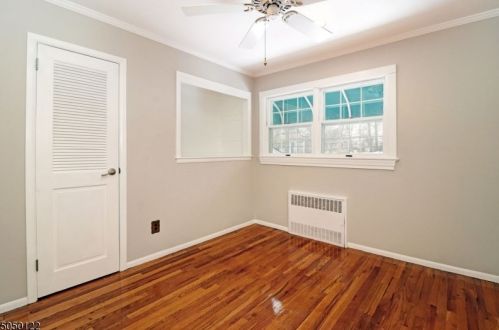 83 Edgewood Dr, Florham Park NJ 07932-2126 exterior