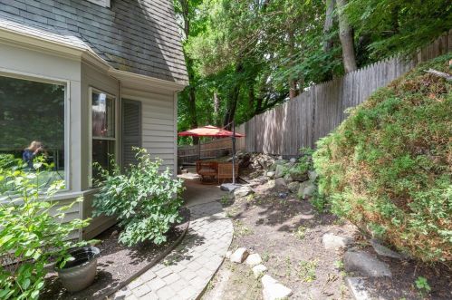 28 Westbourne Rd, Concord NH 03301-2916 exterior