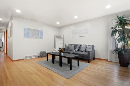 5767 79th St, Milwaukee, WI 53218-2106