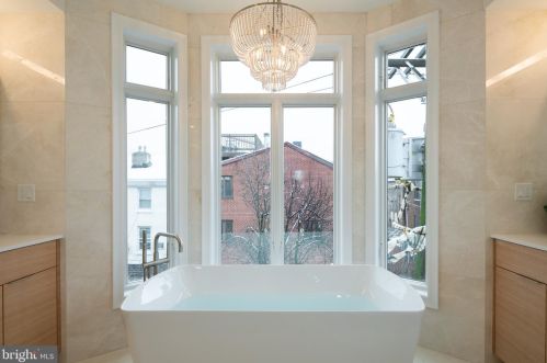 516 21 St, Philadelphia PA 19130-1401 exterior