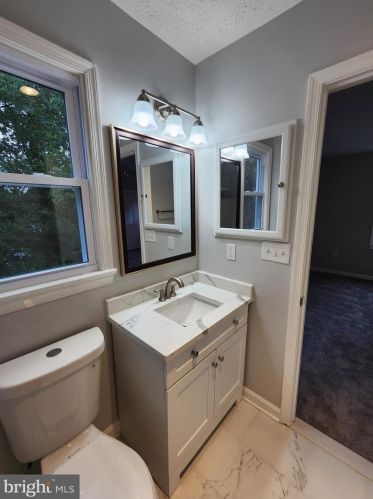 8124 Bonaire Ct, Silver Spring MD 20910-4663 exterior