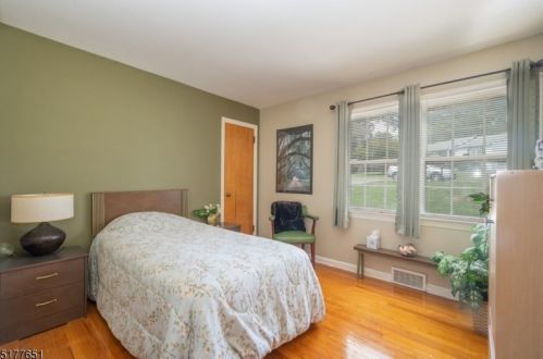 36 Longview Dr, Whippany NJ exterior