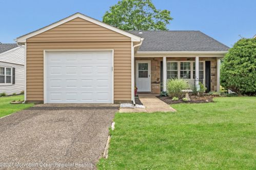 8 Leighton Ln, Lakehurst NJ  08759-6711 exterior