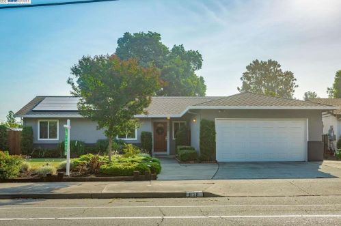 938 Bancroft Rd, Concord, CA 94518-3958