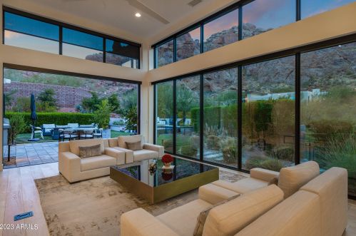 5841 Echo Canyon Cir, Phoenix AZ 85018-1243 exterior