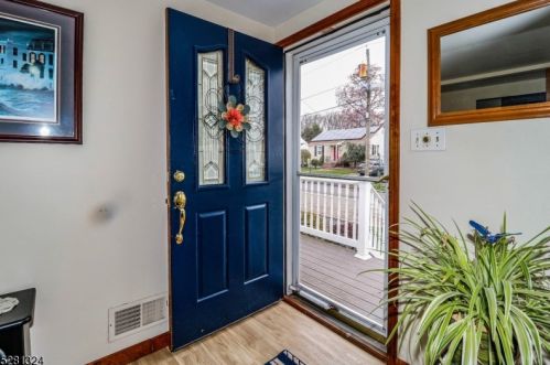 75 Dartmouth Ave, Avenel NJ 07001-1860 exterior