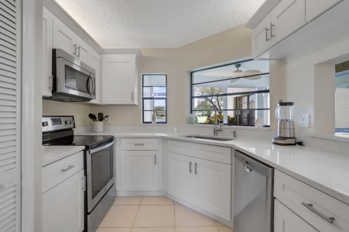 5827 Parkwalk Dr, Boynton Beach FL 33472-2321 exterior