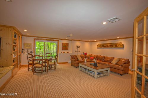 47 Fairwynds Dr, Lenox MA 01240-2729 exterior