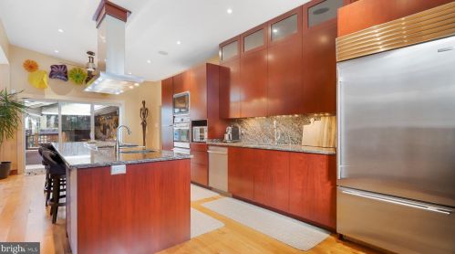 4512 Dolphin Ln, Alexandria VA 22309-3110 exterior