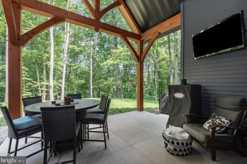 2054 Church Rd, Hummelstown PA exterior