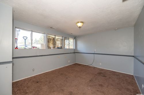 9185 Terri Lynn Dr, Sandy UT 84094-3006 exterior