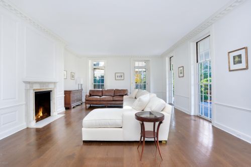 188 Round Hl Rd, Greenwich CT 06831-3301 exterior