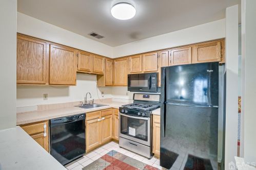 1138 Waterford Dr, Edison NJ 08817-1908 exterior