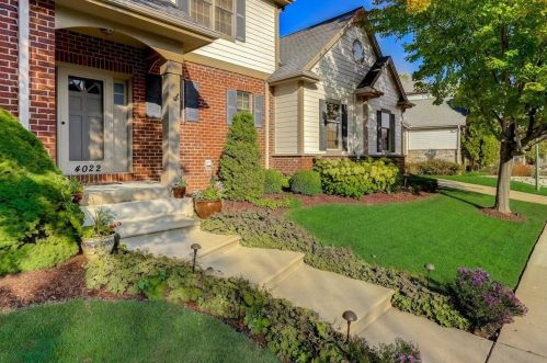 4022 Stonebridge Ct, Milwaukee, WI 53221-5749