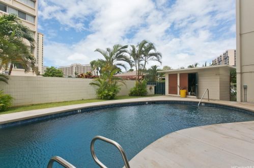 949 Ala Nanala St, Honolulu HI 96818-2952 exterior