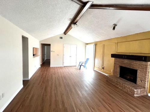 11822 Garden Terrace Dr, Dallas TX  75243-5000 exterior