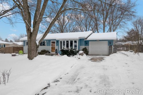 3452 Balsam Ave, Grand Rapids, MI 49525-2837