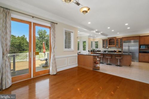 12705 Greenbriar Rd, Rockville MD 20854-6324 exterior