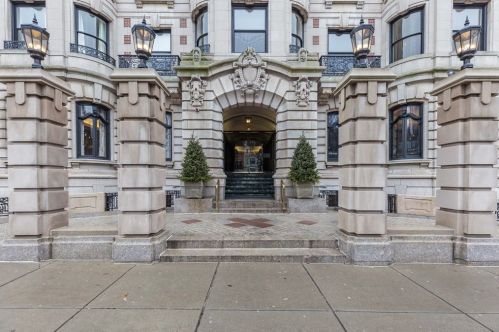 390 Commonwealth Ave, Boston MA exterior