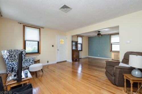 439 Lexington Ave, Cranford NJ 07016-2737 exterior