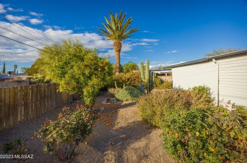 2520 Calle Cordova, Tucson AZ  85710-5732 exterior