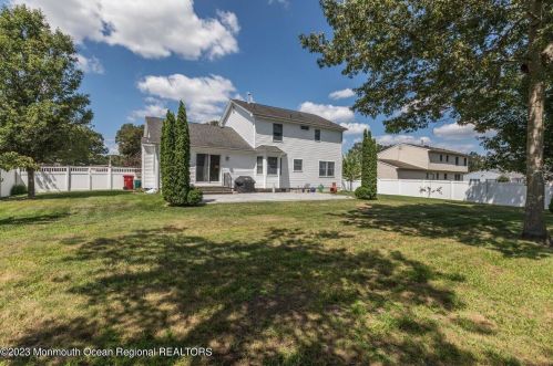 52 Pelican Dr, Berkeley Township NJ 08721-1654 exterior