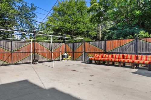 520 Kedzie Ave, Chicago IL 60652-1914 exterior