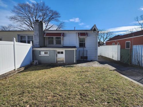 2709 Dewitt Pl, Bronx NY 10469-5558 exterior