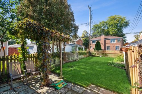 3942 Melvina Ave, Chicago IL 60638-4304 exterior