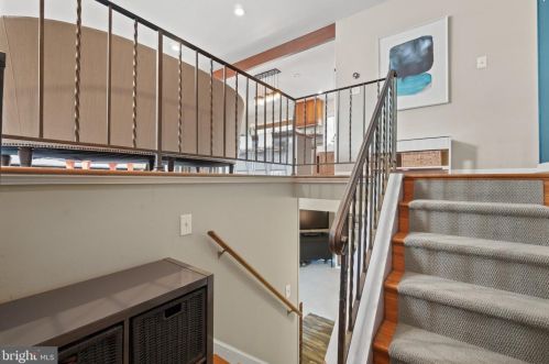 5608 Helmsdale Ln, Alexandria VA 22315-4137 exterior