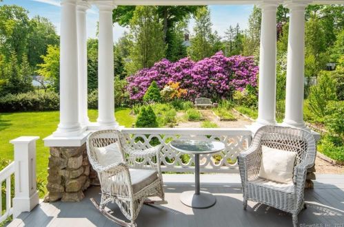 212 Main St, Ridgefield CT 06877-4922 exterior