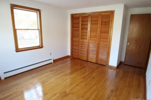 18 Earl St, Manchester CT  06040-4336 exterior