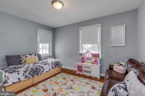 904 Maple Ave, Camden NJ 08107-2421 exterior