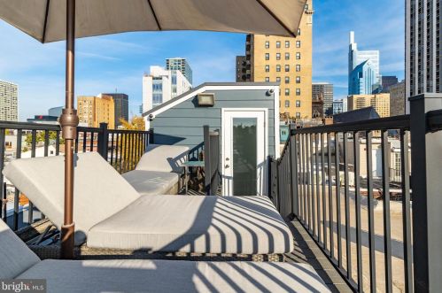 2109 Locust St, Philadelphia PA 19103-4802 exterior